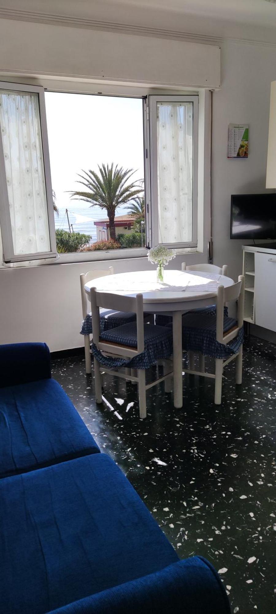 Rivamare 2 Fronte Mare Apartment